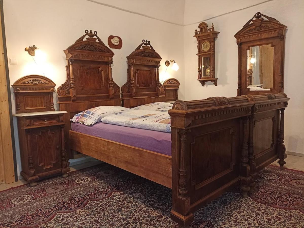 Hotel Zemianska Kuria Vachtar Kralova Lehota Exterior foto