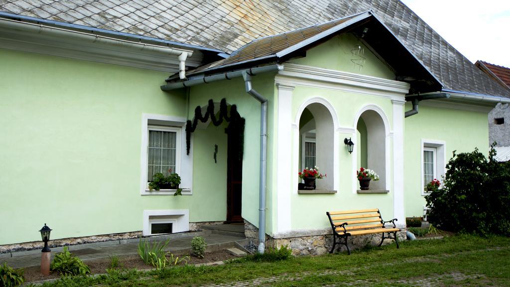 Hotel Zemianska Kuria Vachtar Kralova Lehota Exterior foto