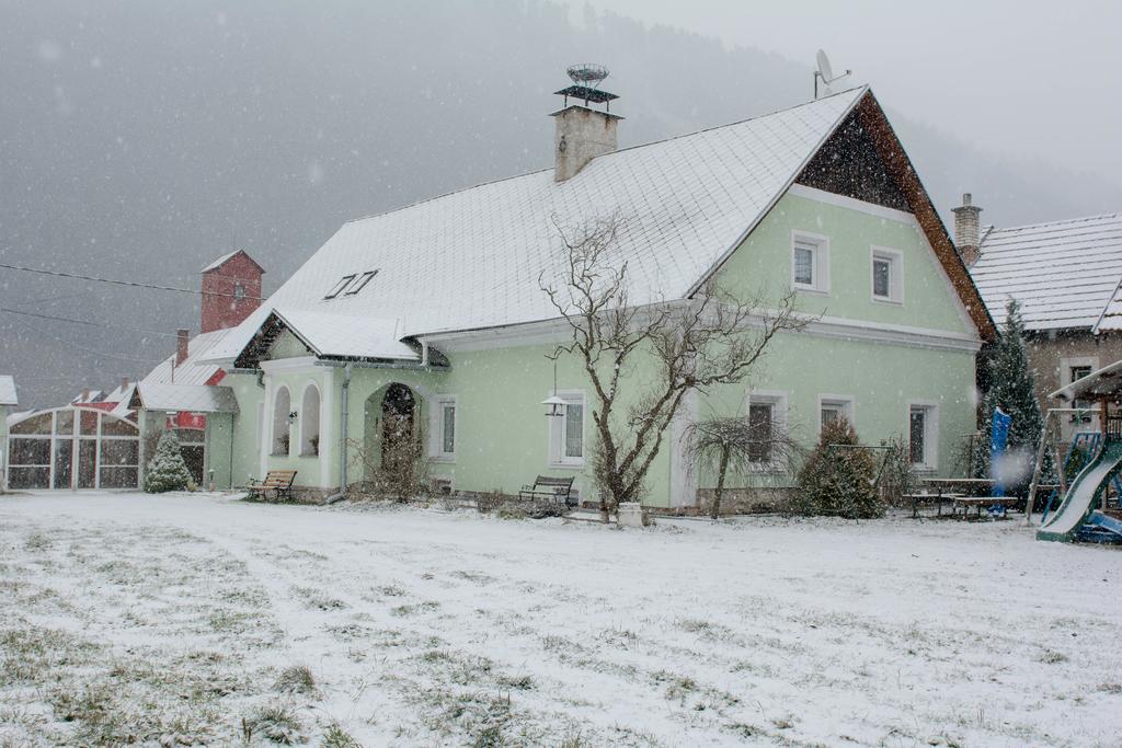 Hotel Zemianska Kuria Vachtar Kralova Lehota Exterior foto