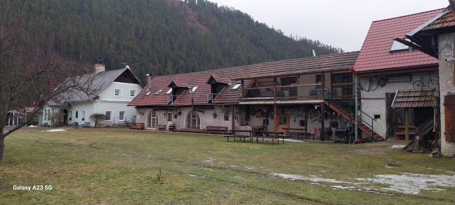 Hotel Zemianska Kuria Vachtar Kralova Lehota Exterior foto