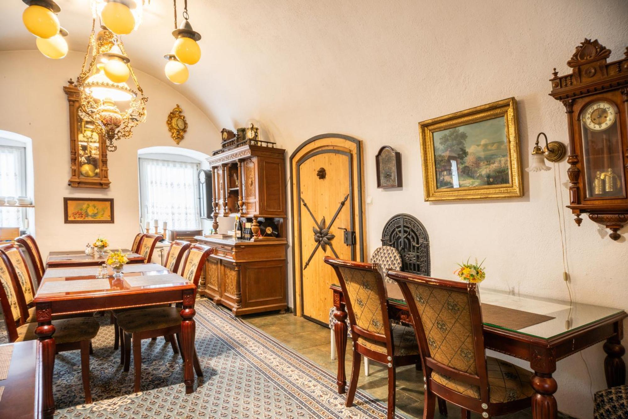 Hotel Zemianska Kuria Vachtar Kralova Lehota Exterior foto